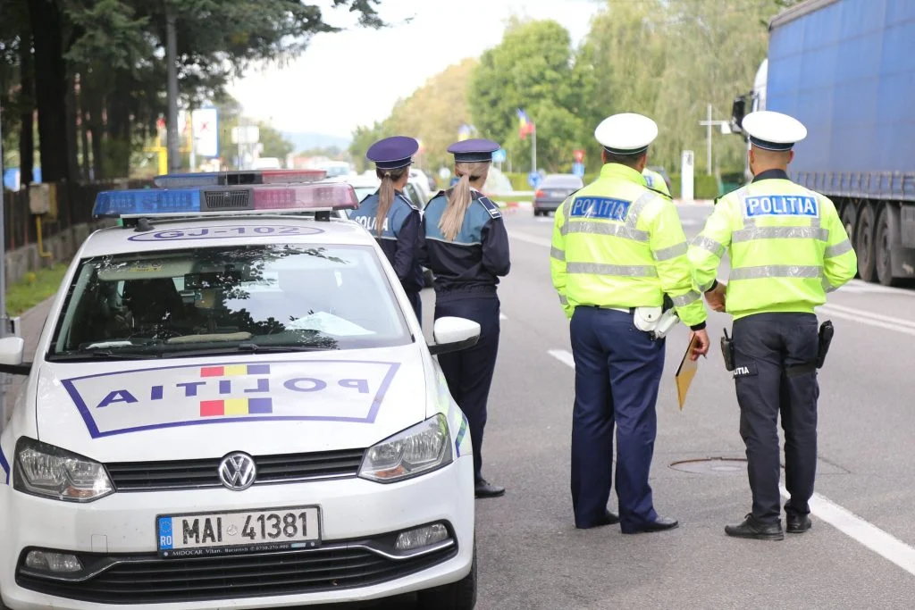 Șofer beat și fără permis urmărit de polițiști, reținut după ce a făcut accident, în București