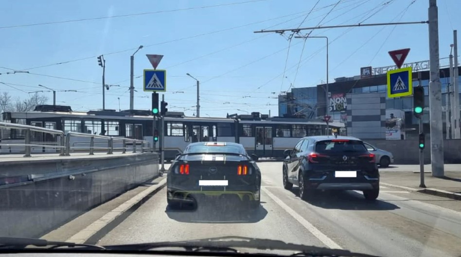 Șoferii sunt sfătuiți să evite zona Piața Sudului din București. Un tramvai s-a blocat la intersecție