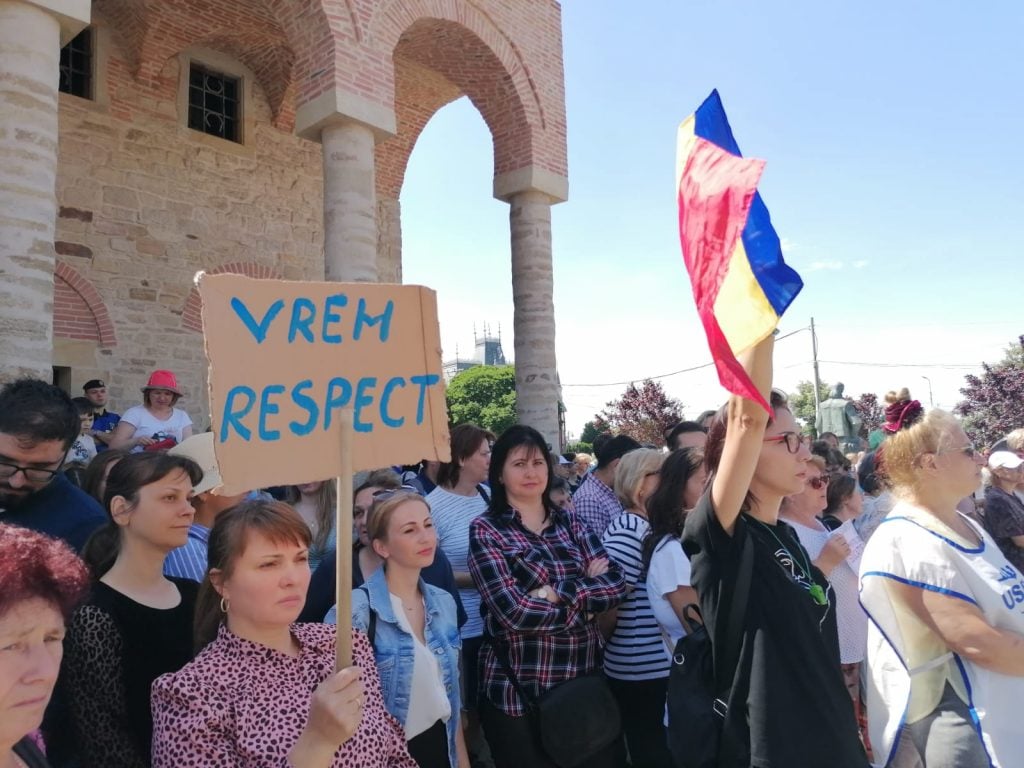 Val de proteste în țară. Profesori, cadre medicale și polițiști au ieșit în stradă în București și în alte orașe