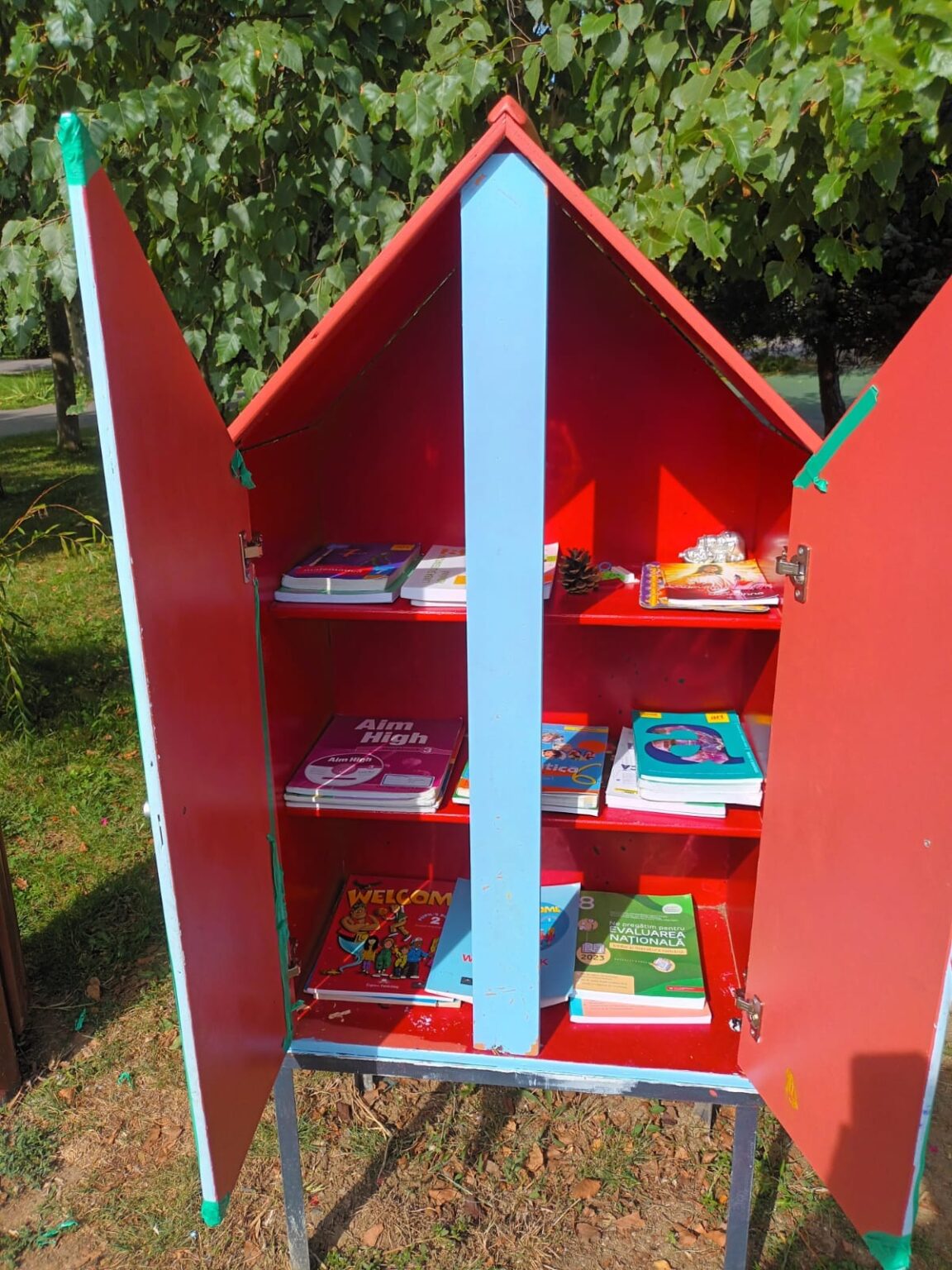 Căsuța cu cărți din Parcul Brâncuși, vandalizată în urmă cu două zile, a fost reparată